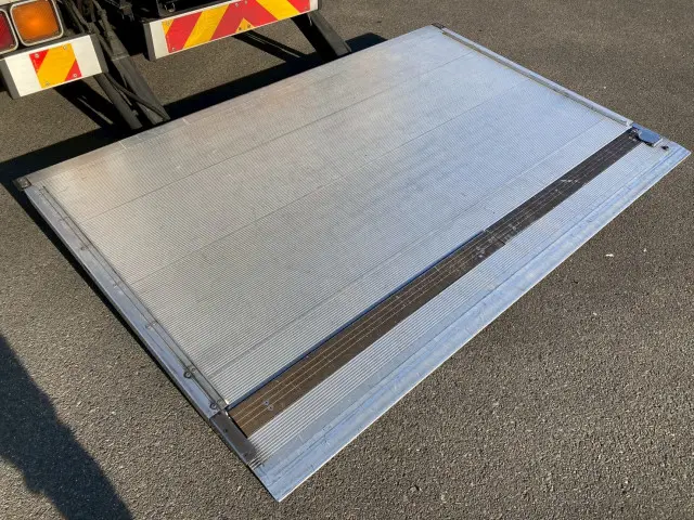 いすゞ フォワード TKG-FRR90T2(2WD)の写真18