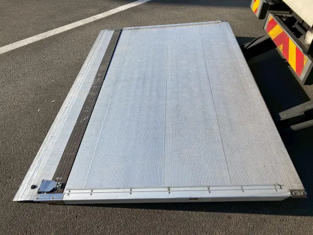 いすゞ フォワード TKG-FRR90T2(2WD)の写真20