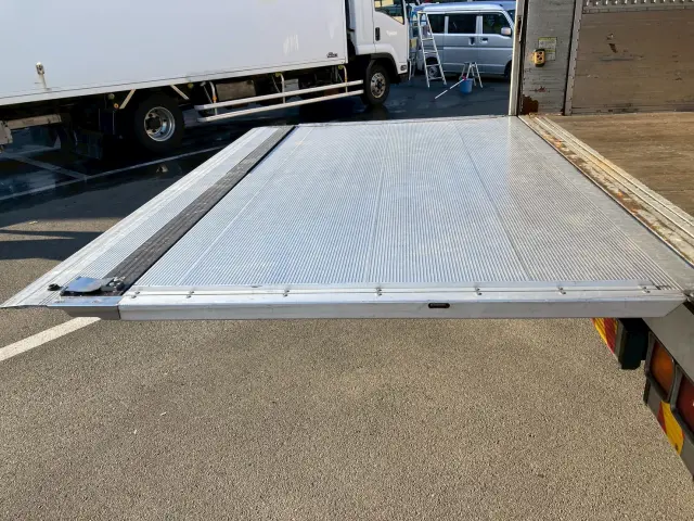 いすゞ フォワード TKG-FRR90T2(2WD)の写真22