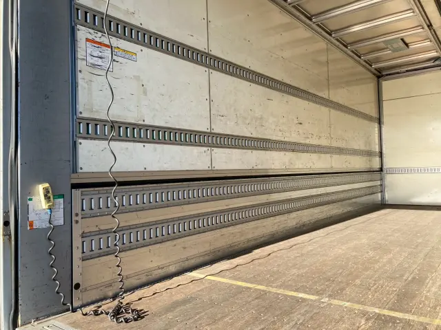 いすゞ フォワード TKG-FRR90T2(2WD)の写真16