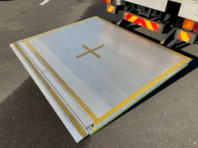 いすゞ フォワード TKG-FRR90T2(2WD)の写真22