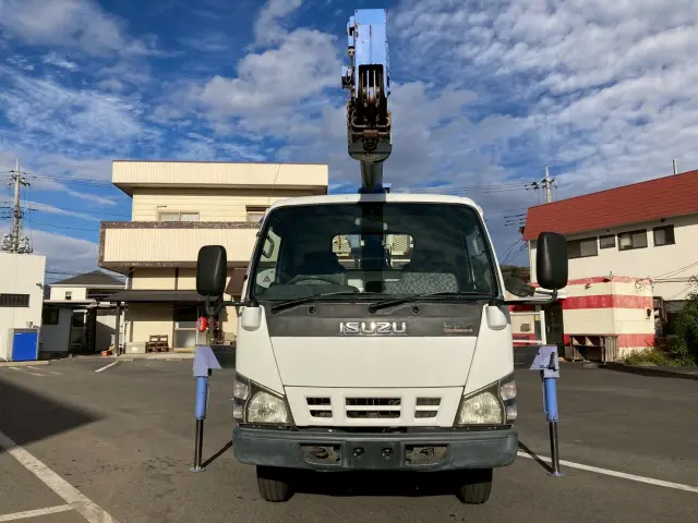 いすゞ エルフ PB-NKR81AR(2WD)の写真4