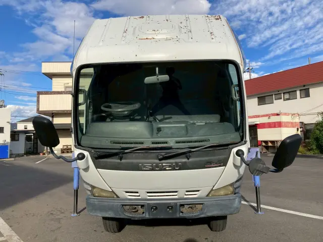 いすゞ エルフ PB-NKR81AR(2WD)の写真5