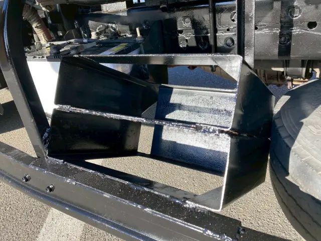 いすゞ エルフ PB-NKR81AR(2WD)の写真25