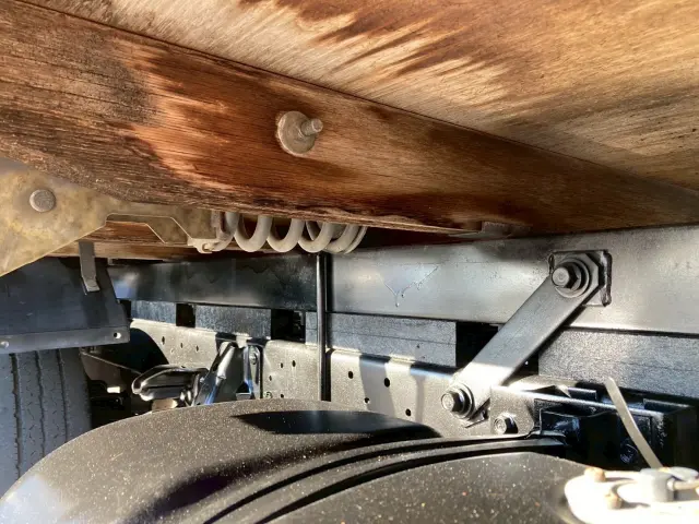 いすゞ エルフ PB-NKR81AR(2WD)の写真31