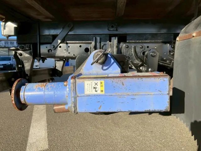 いすゞ エルフ PB-NKR81AR(2WD)の写真34