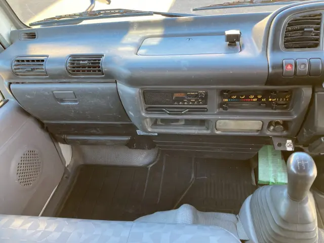 いすゞ エルフ PB-NKR81AR(2WD)の写真47