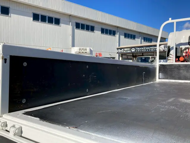 いすゞ エルフ BDG-NPR85AR(2WD)の写真18