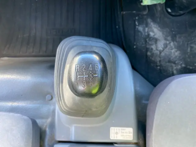 いすゞ エルフ BDG-NPR85AR(2WD)の写真38