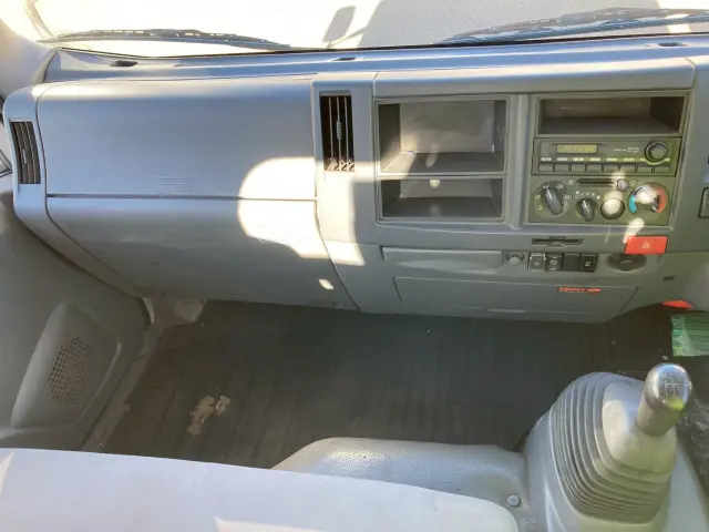 いすゞ エルフ BDG-NPR85AR(2WD)の写真42