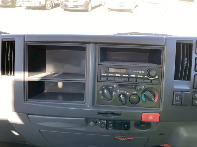 いすゞ エルフ BDG-NPR85AR(2WD)の写真43