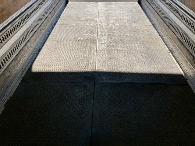 いすゞ フォワード PDG-FRR34T2(2WD)の写真18