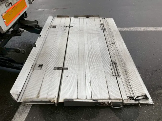 いすゞ フォワード PDG-FRR34T2(2WD)の写真20