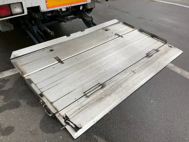 いすゞ フォワード PDG-FRR34T2(2WD)の写真21