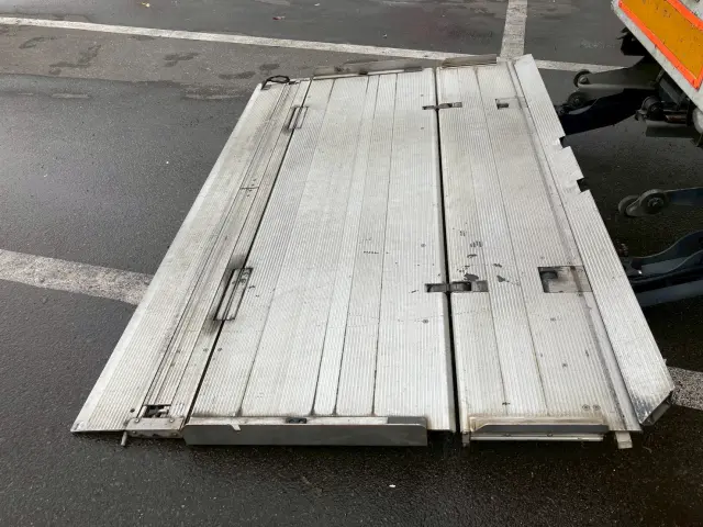 いすゞ フォワード PDG-FRR34T2(2WD)の写真22