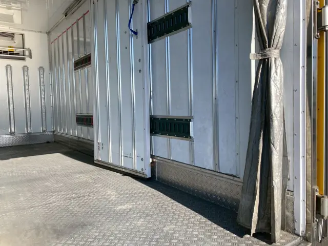 三菱 キャンター TPG-FEB50(2WD)の写真17