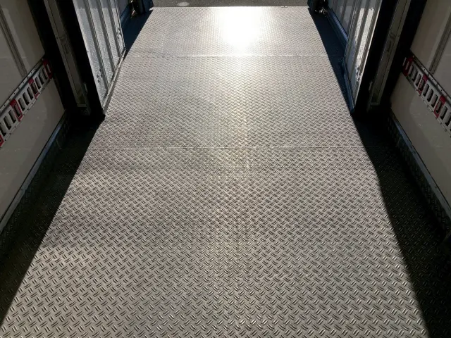 いすゞ エルフ 2RG-NPR88AN(2WD)の写真17