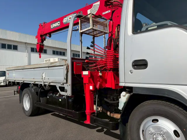 いすゞ エルフ PB-NPR81AR(2WD)の写真32