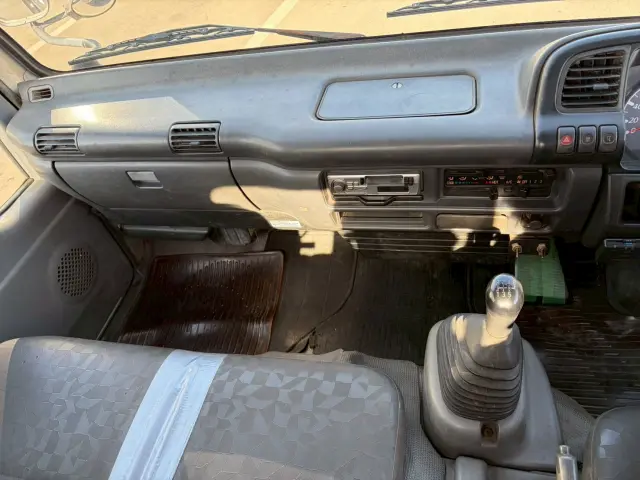 いすゞ エルフ PB-NPR81AR(2WD)の写真47