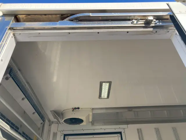 三菱 キャンター TPG-FEA20(2WD)の写真8