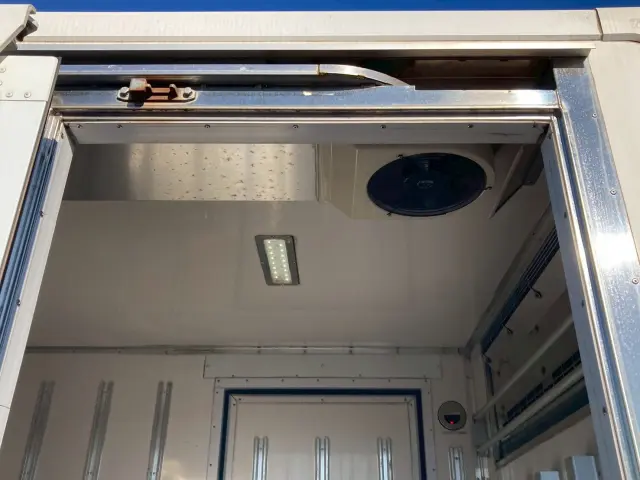 三菱 キャンター TPG-FEA20(2WD)の写真12