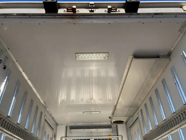 三菱 キャンター TPG-FEA20(2WD)の写真17