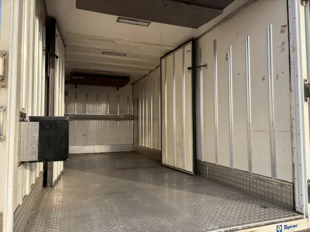 いすゞ エルフ TDG-NMR85AN(2WD)の写真12