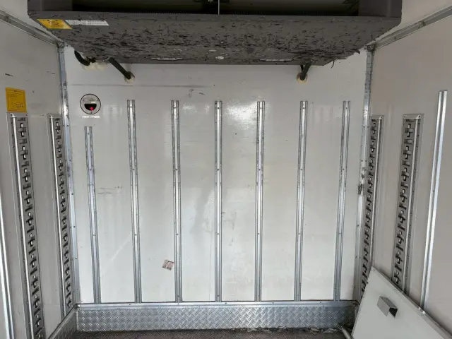 いすゞ エルフ TDG-NMR85AN(2WD)の写真14