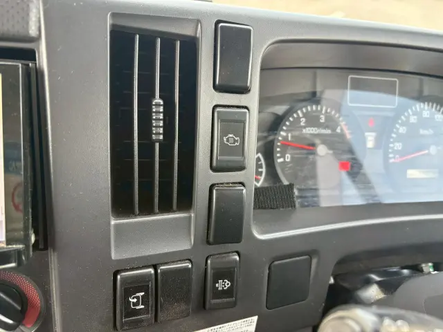 いすゞ エルフ TDG-NMR85AN(2WD)の写真44