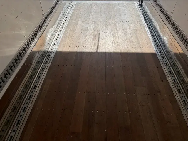 いすゞ エルフ TRG-NMR85N(2WD)の写真10