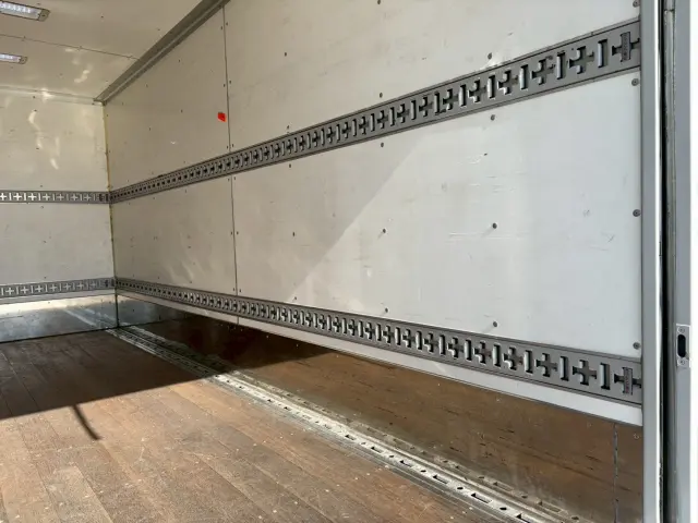 いすゞ エルフ TRG-NMR85N(2WD)の写真13