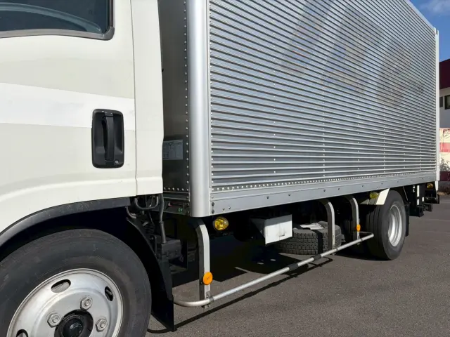 いすゞ エルフ TRG-NMR85N(2WD)の写真20