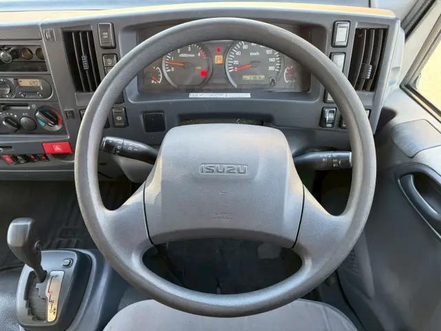 いすゞ エルフ TRG-NMR85N(2WD)の写真41