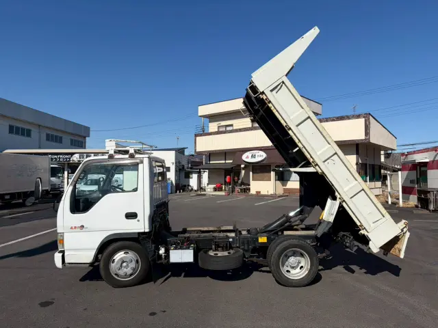 いすゞ エルフ KR-NKR81ED(2WD)の写真9