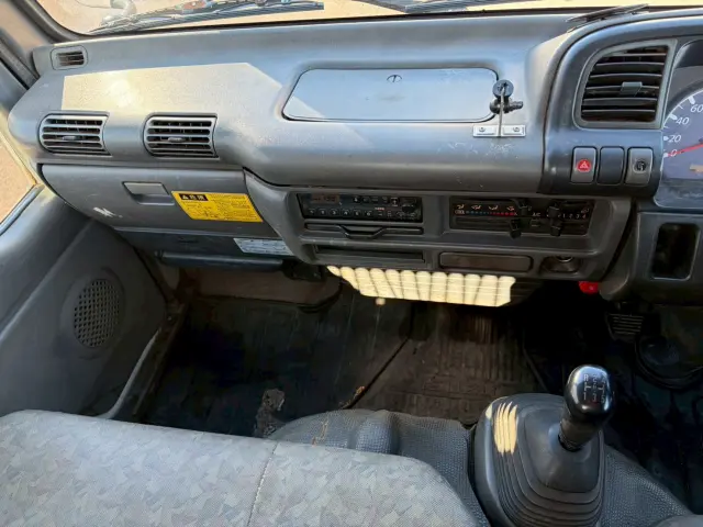 いすゞ エルフ KR-NKR81ED(2WD)の写真48