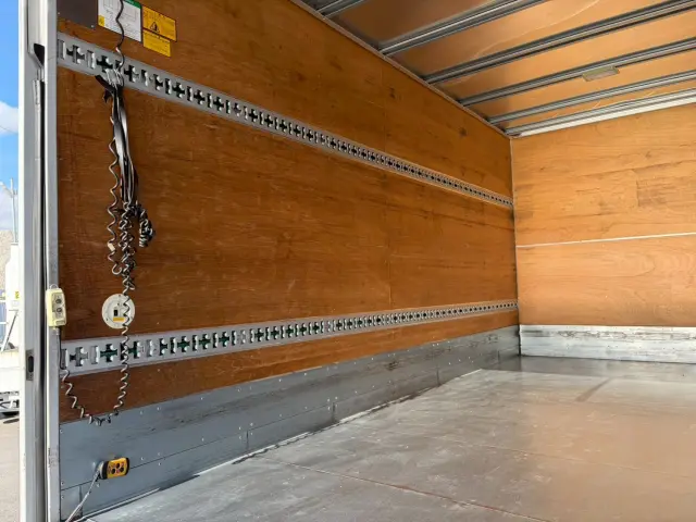 いすゞ エルフ 2RG-NPR88AN(2WD)の写真14