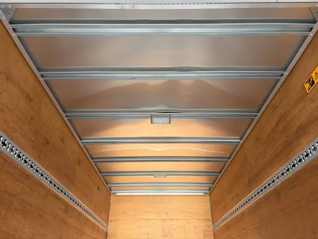 いすゞ エルフ 2RG-NPR88AN(2WD)の写真16