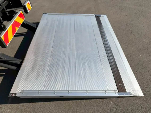 いすゞ エルフ 2RG-NPR88AN(2WD)の写真19