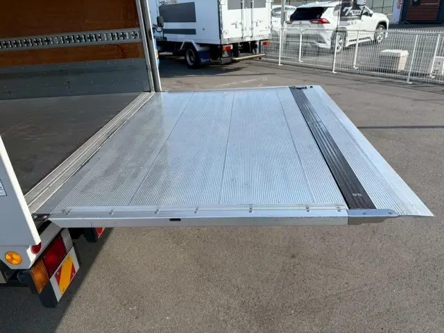 いすゞ エルフ 2RG-NPR88AN(2WD)の写真20