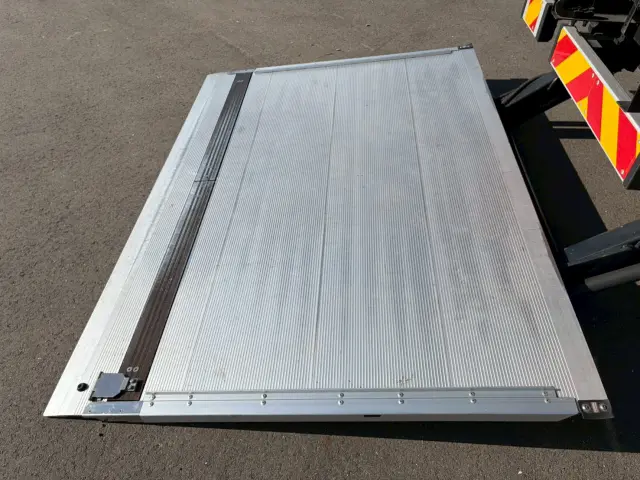 いすゞ エルフ 2RG-NPR88AN(2WD)の写真21