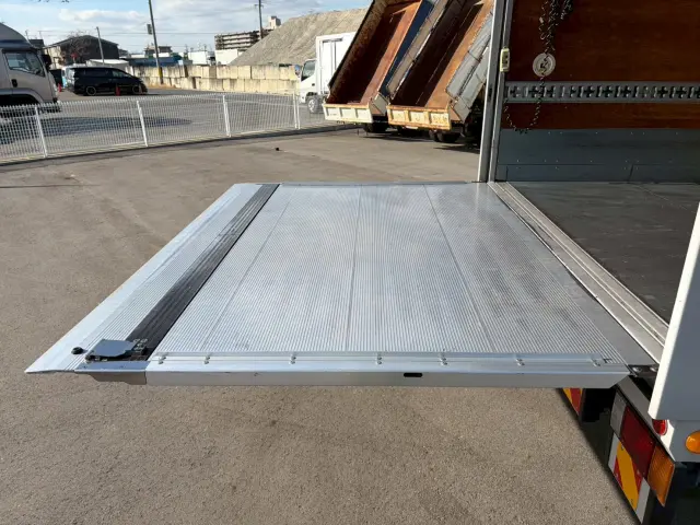 いすゞ エルフ 2RG-NPR88AN(2WD)の写真22