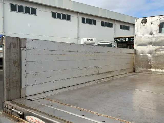 いすゞ エルフ BKG-NJR85AN(2WD)の写真13