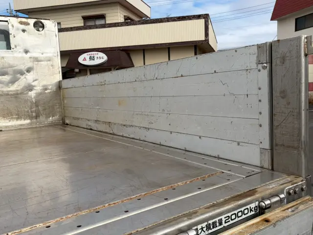 いすゞ エルフ BKG-NJR85AN(2WD)の写真14