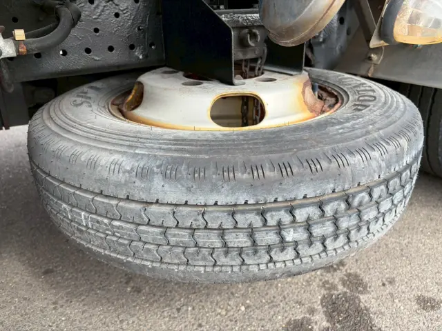 いすゞ エルフ BKG-NJR85AN(2WD)の写真20