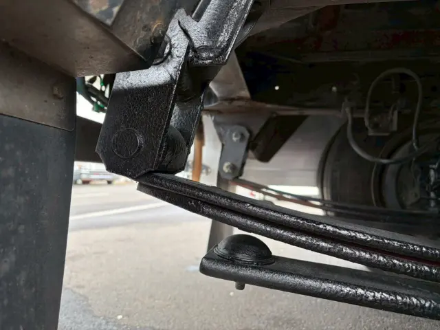 いすゞ エルフ BKG-NJR85AN(2WD)の写真28