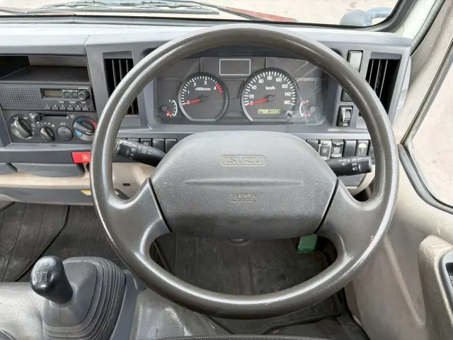 いすゞ エルフ BKG-NJR85AN(2WD)の写真37