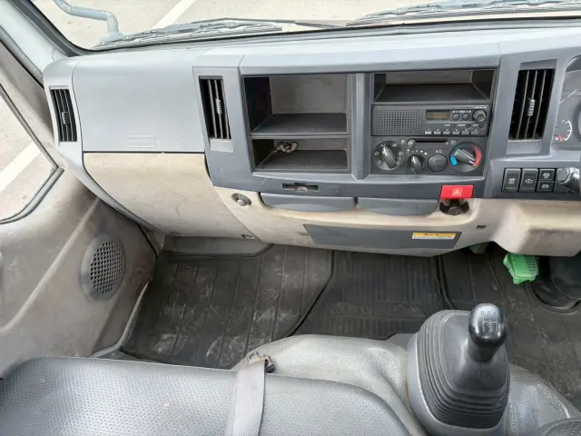 いすゞ エルフ BKG-NJR85AN(2WD)の写真42