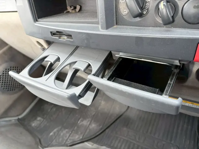 いすゞ エルフ BKG-NJR85AN(2WD)の写真45