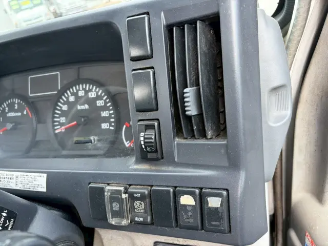 いすゞ エルフ BKG-NJR85AN(2WD)の写真47