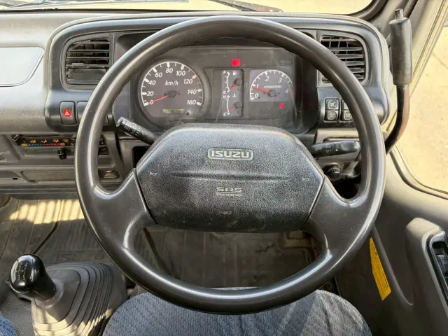 いすゞ エルフ KR-NKR81ED(2WD)の写真44